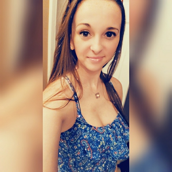 Meet your Posher, Sarah - Picture 1 of 1